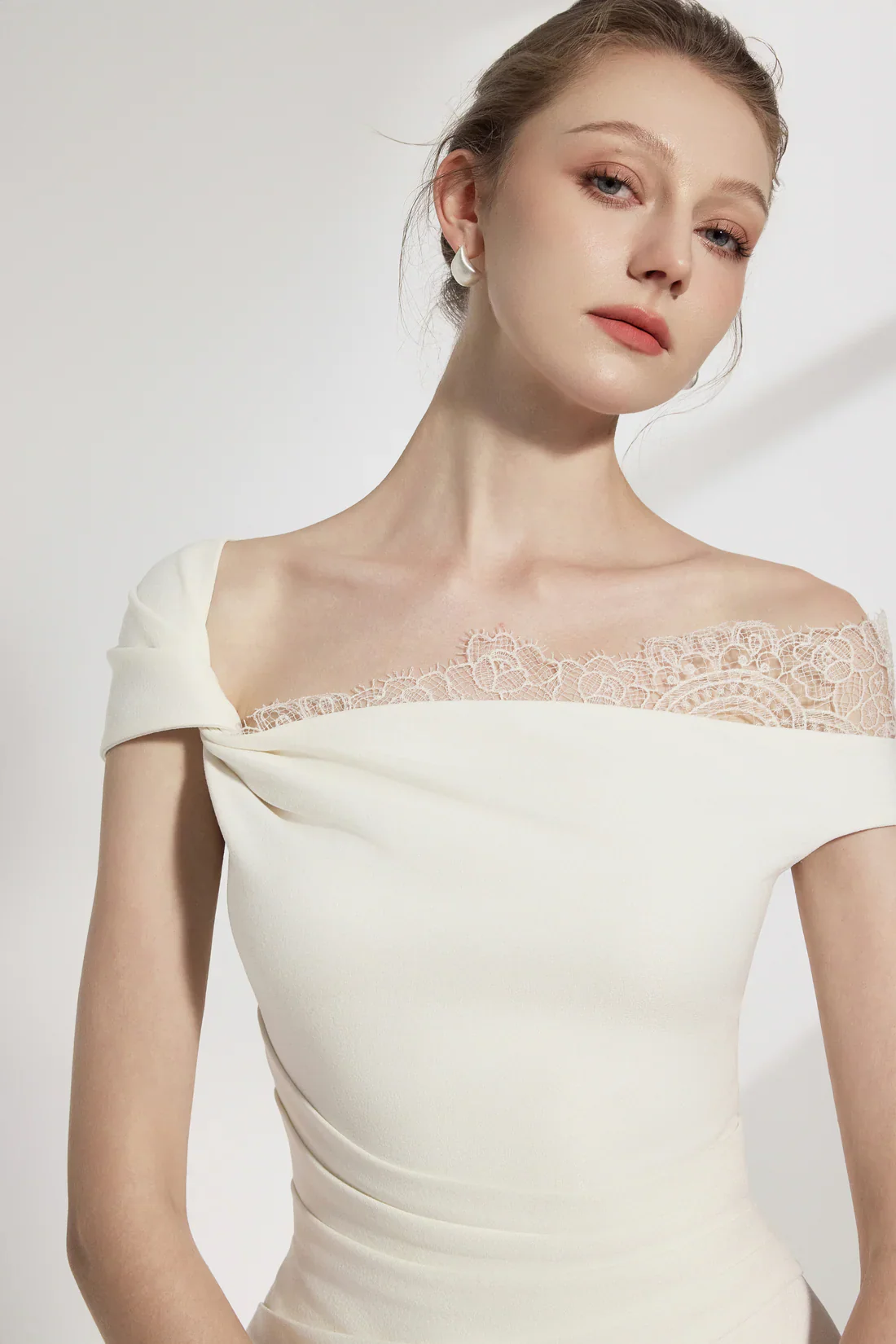 BYDENIO Elysian One-shoulder Midi Dress With Lace Detail - Image 3