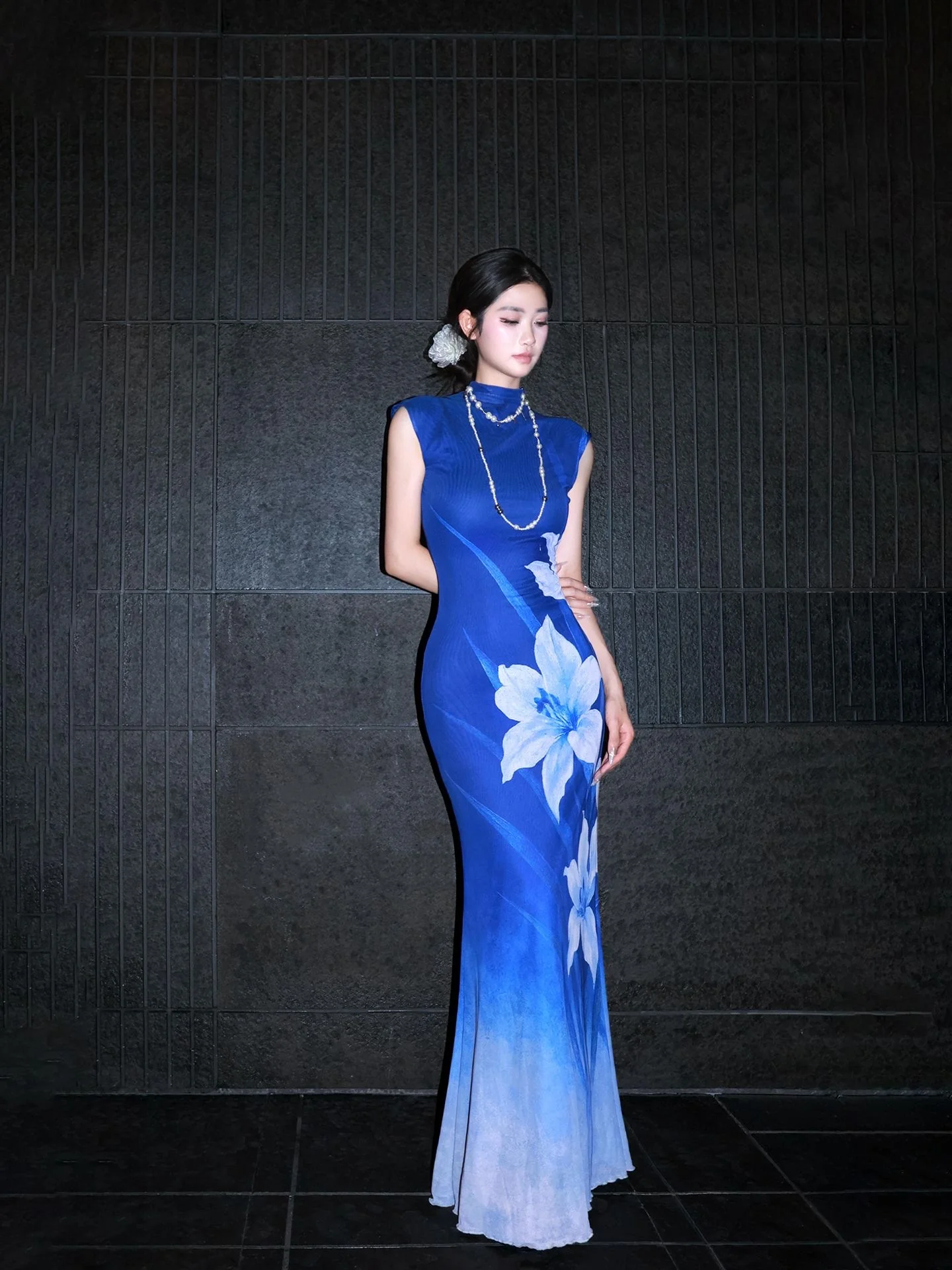 Blue Iris Print Sheer Maxi Dress – Elegant Sleeveless Bodycon Evening Dress - Image 3