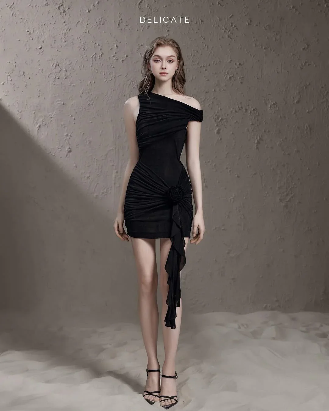 Delicate One-shoulder fold dress