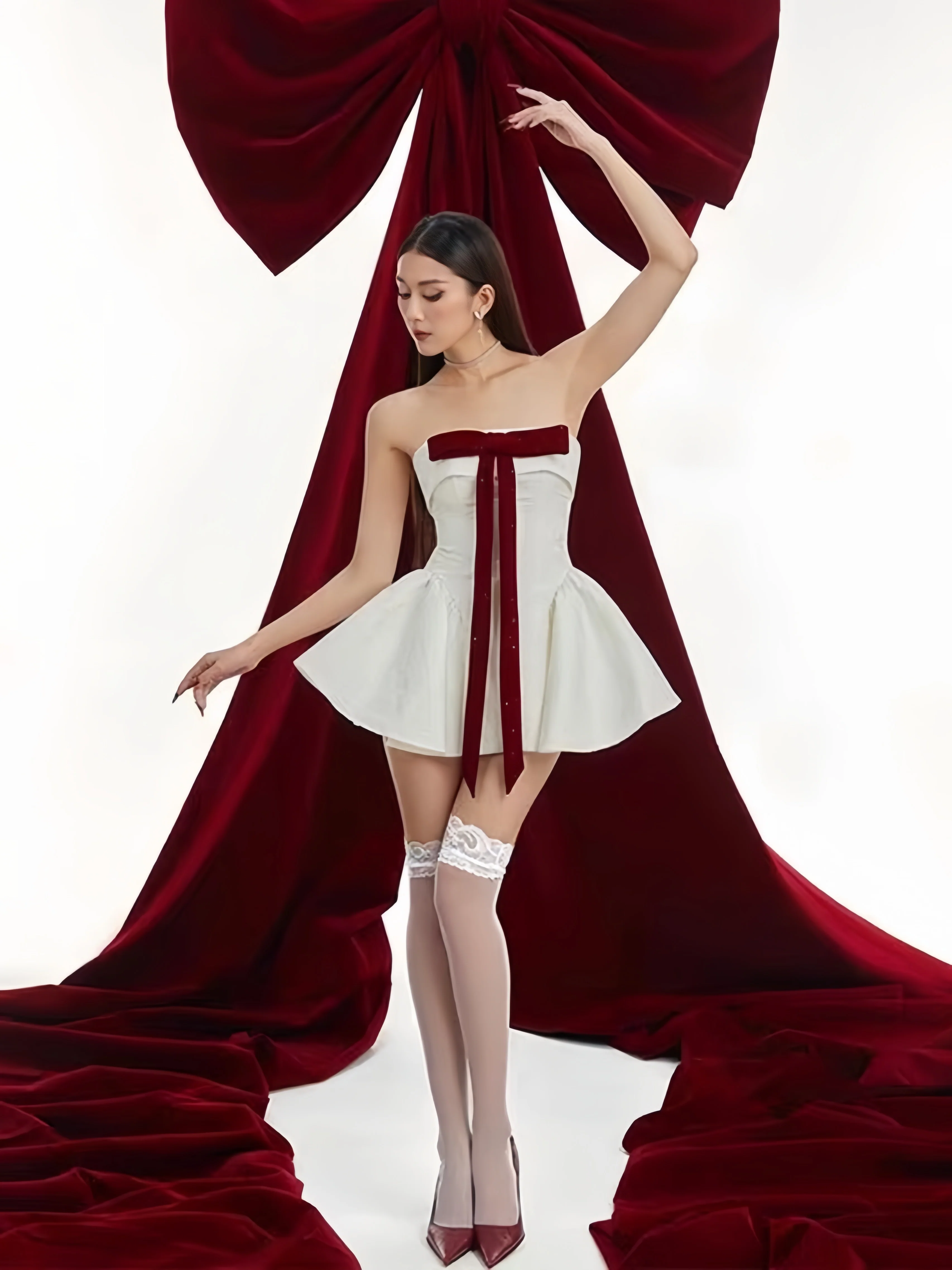 Elegant Velvet Bow Strapless Mini Dress - Image 3