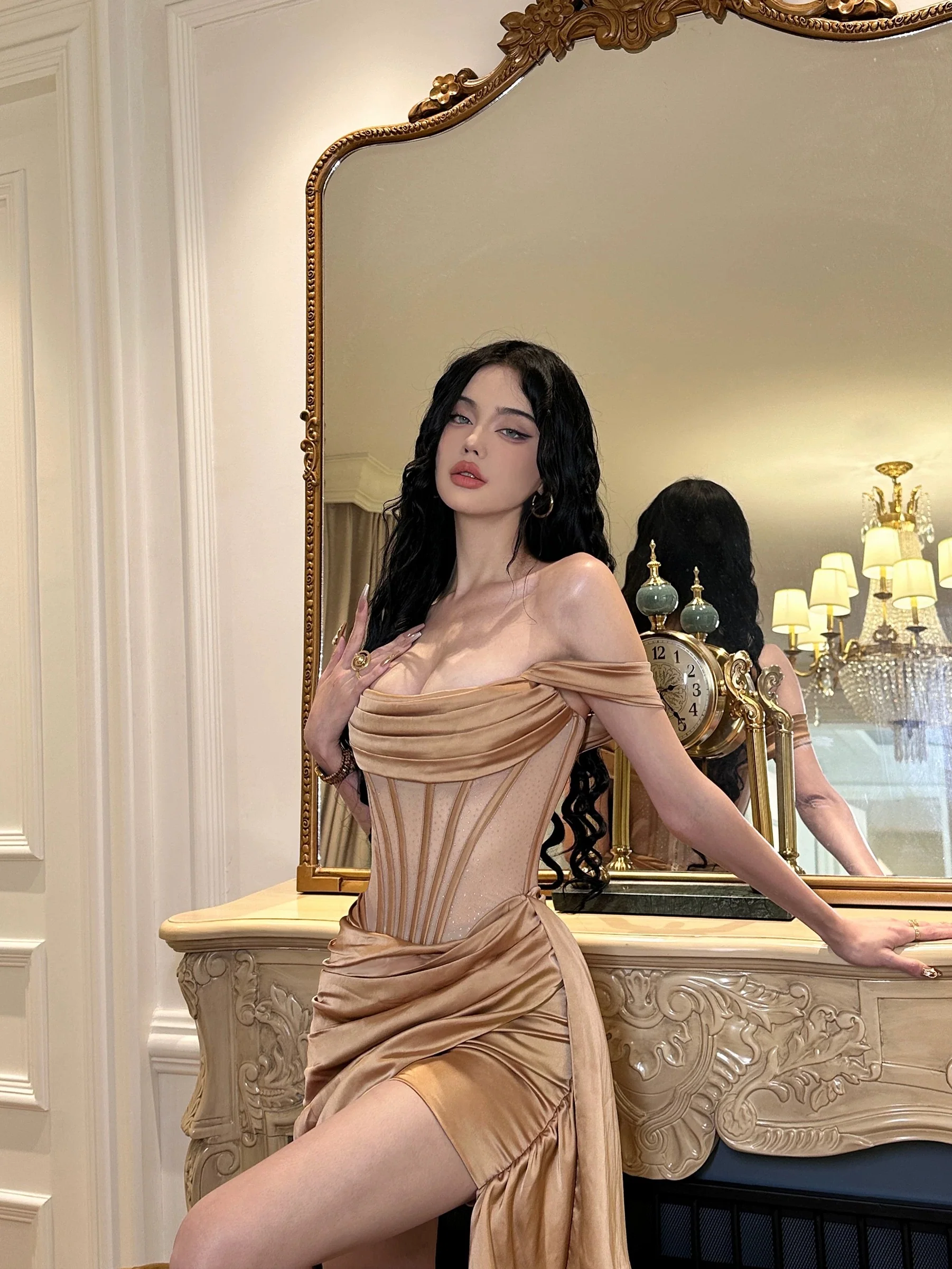 Gatsby Dinner - Golden Fish-bone Dress with Flash - Image 5