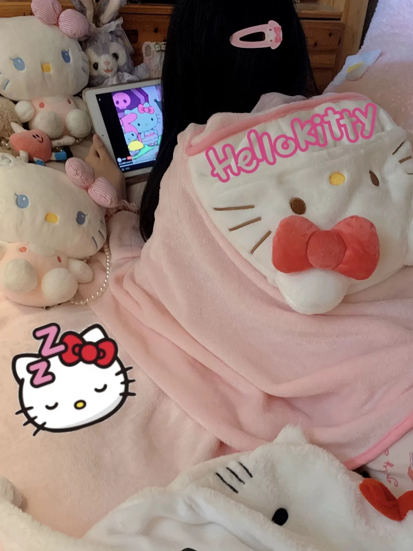 Hello Kitty Baby Pink Plush Shawl Wrap | Kawaii Sanrio-Inspired Fleece Cape