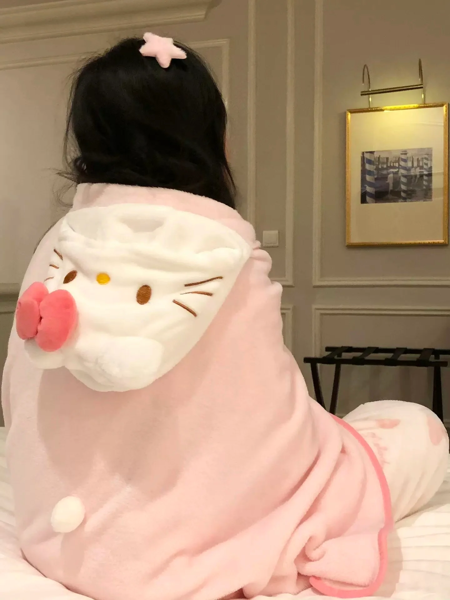 Hello Kitty Baby Pink Plush Shawl Wrap | Kawaii Sanrio-Inspired Fleece Cape - Image 2