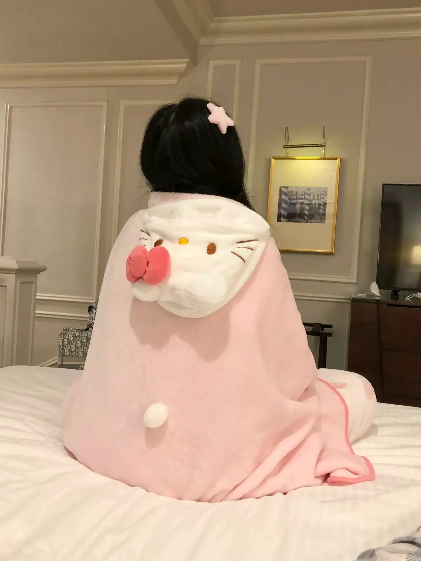 Hello Kitty Baby Pink Plush Shawl Wrap | Kawaii Sanrio-Inspired Fleece Cape - Image 3