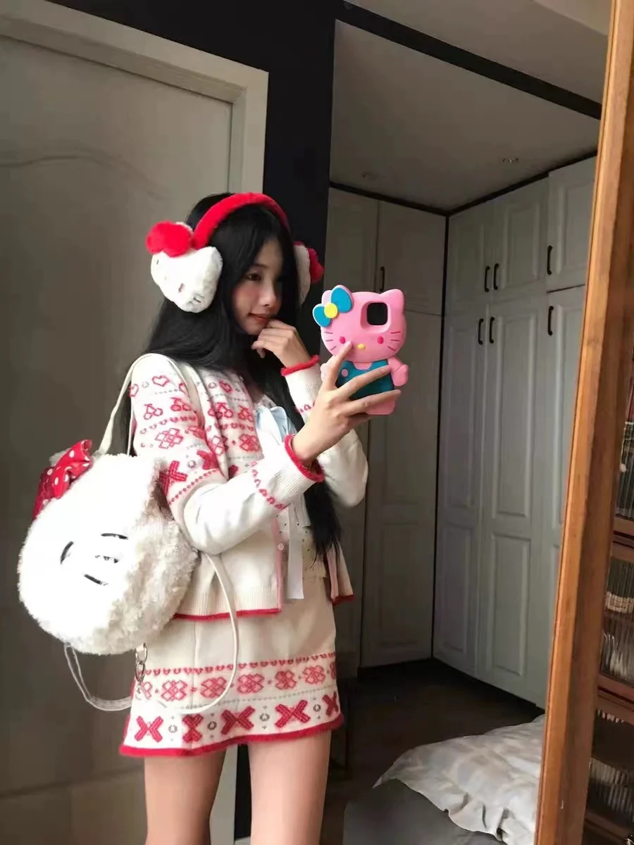 HELLO KITTY Furry Bag - Image 3