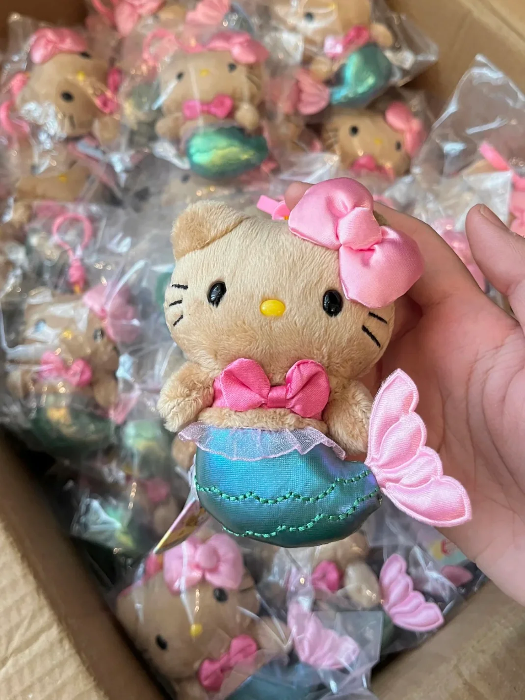 Limited Edition HELLO KITTY Mermaid Keychain | Kawaii Anime Mermaid Charm | Sanrio Collectible - Image 2